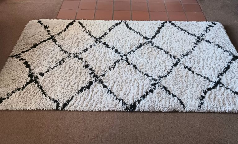 Cream &Black Rugs x2 .80x150