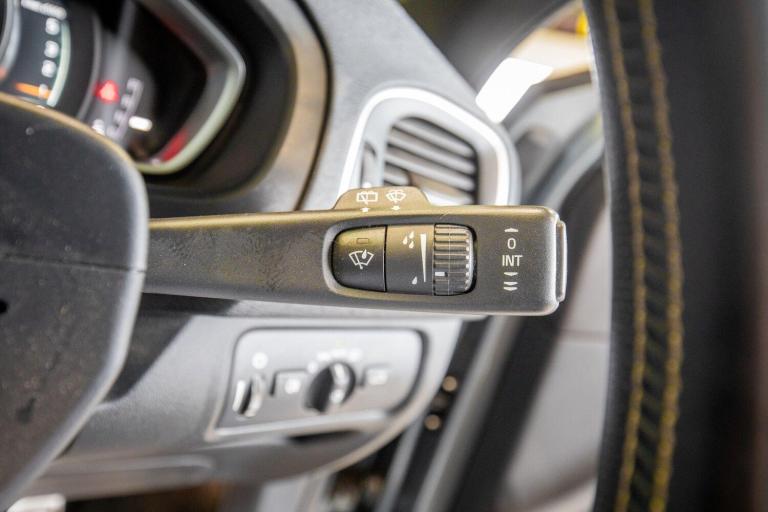 2019 Volvo V40 D2 [122] R DESIGN Edition 5dr Geartronic HATCHBACK DIESEL Automatic