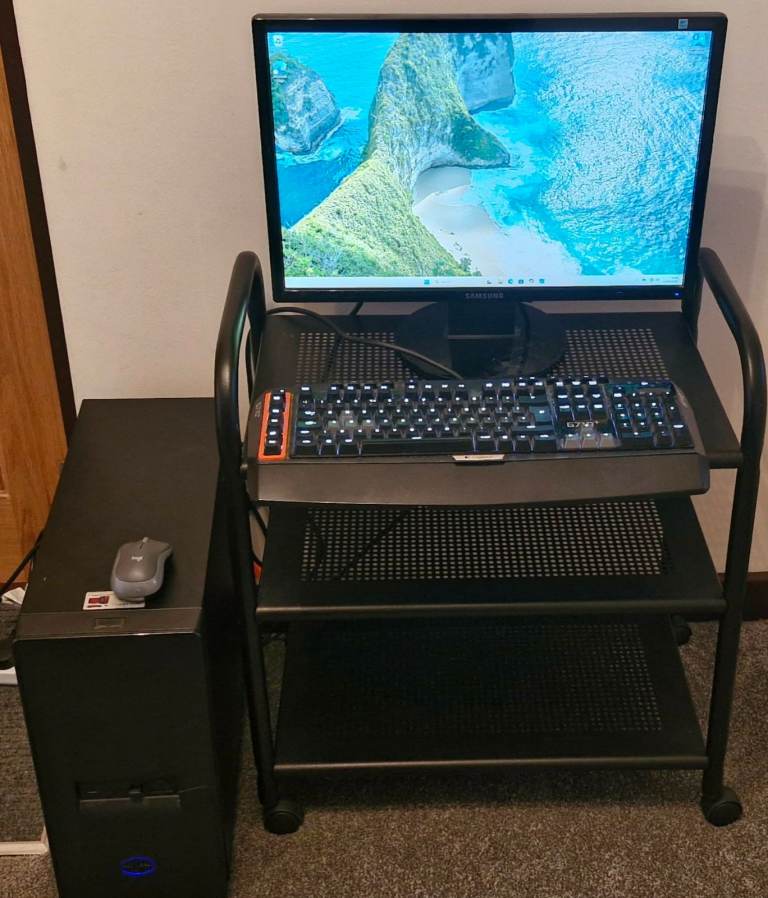 Personal Computer complete Windows 11. Checked and verified by a computer technician 