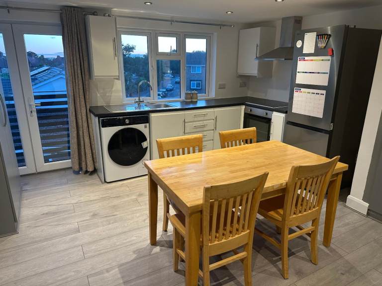 BILLS INCLUDED, 3 Bed Flat, Upper Sutton Lane, TW5