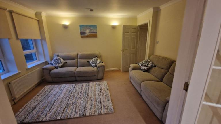 3 bedroom 2nd floor flat for rent