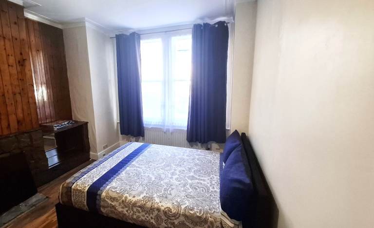 A furnished, spacious double room is available to rent
