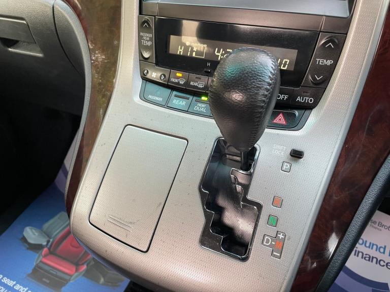 TOYOTA ALPHARD 2.4 2012