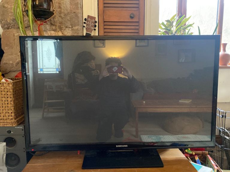 Samsung 51 inch Plasma – great picture, ideal for films/sport”