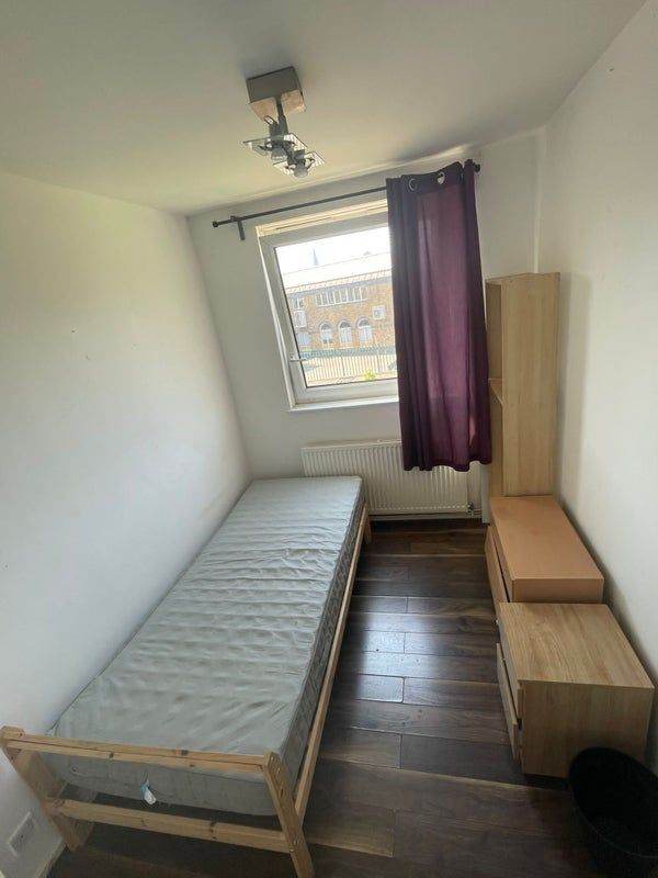 💫 Sparkling Clean Shared Room - Daily Maintenance, Professional Cleaning, Fresh Air Shadwell💎