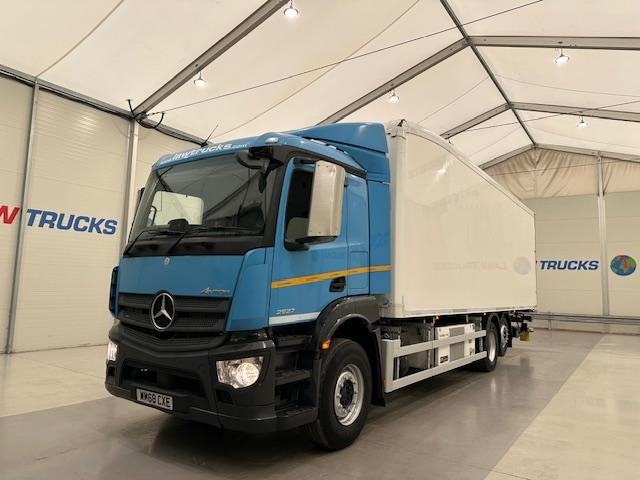 Mercedes Antos 2527 6x2 Rest Cab Fridge Box 