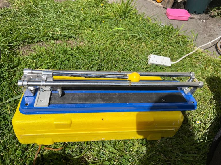 Tile cutter 