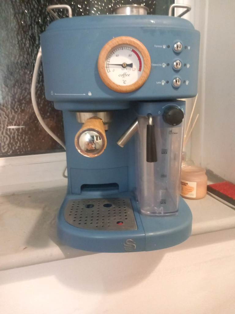 Swan Nordic Pump Espresso Coffee Machine 15 Bar Pressure Milk Frother, 1.2L Tank
