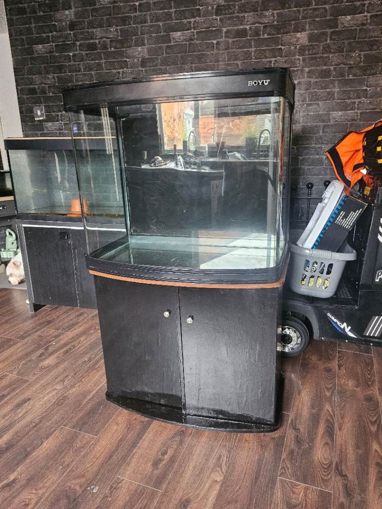 ***UPDATED PHOTOS*** 280ltr bow front tank with cabinet