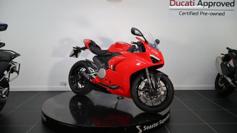 DUCATI PANIGALE V2 - 2021 - 13900 MILES