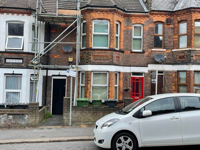 Neatly decorated large three bedroom family home located on High Town Road