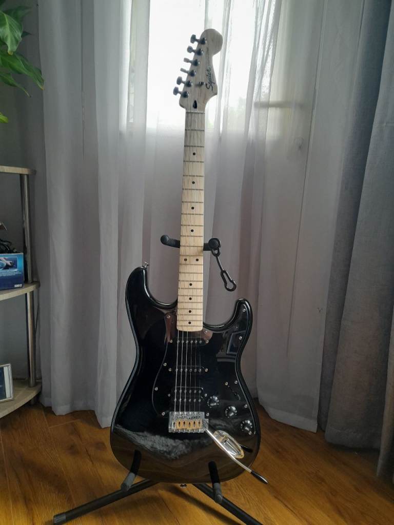 Squier by Fender 