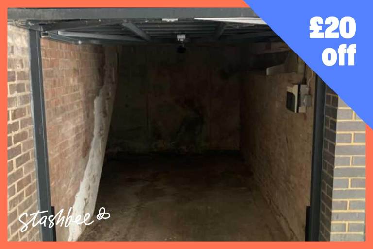Garage to rent in London (W11) | Stashbee