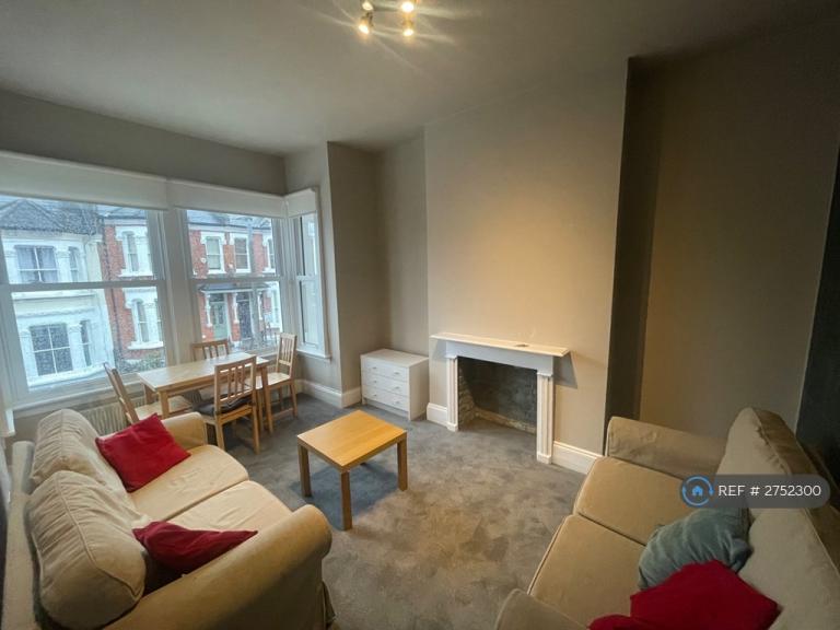3 bedroom flat in Dorothy Road, London, SW11 (3 bed) (#2752300)