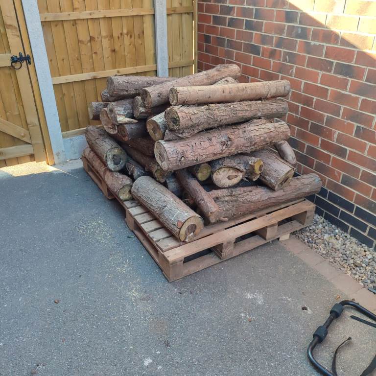 Seasoned Firewood Logs – Ready to Burn