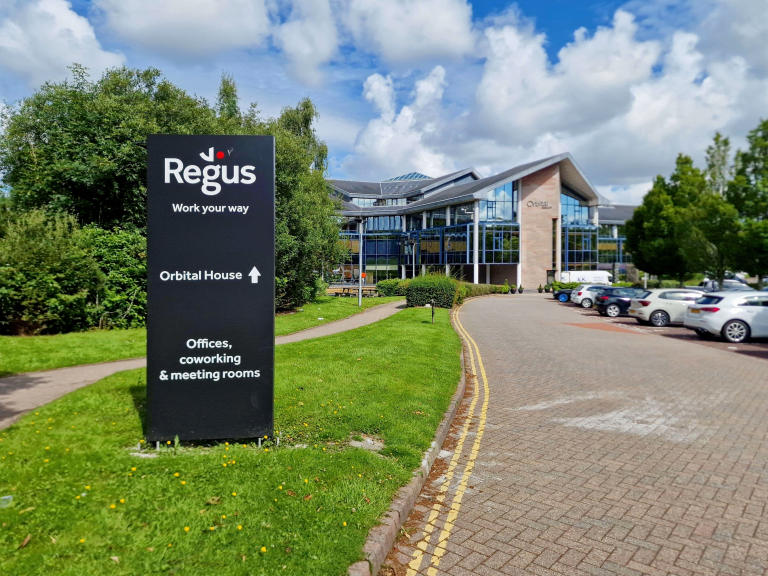 East Kilbride - G745PR \ Serviced Office with 2 Desks