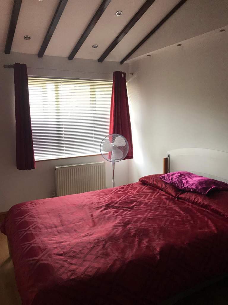 Bracknell Large Double Room To Rent 