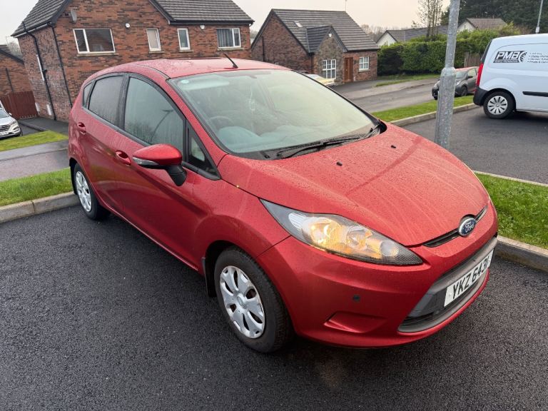 FULL YEARS MOT NEW CLUTCH KIT JUST SERVICED £20 ROAD TAX!