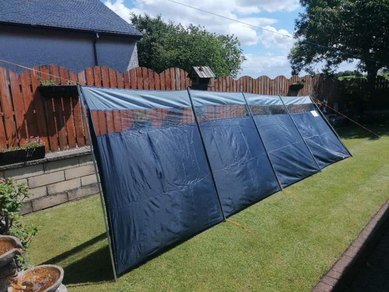 Camping Windbreak – Blue, Good Condition