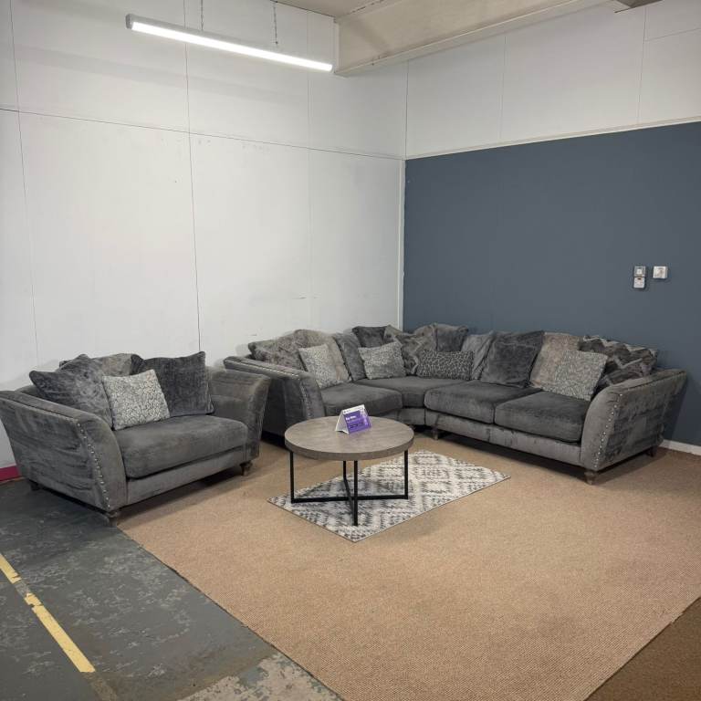 🛋️ DFS Lawrie Corner Sofa & Large Cuddle Chair - RETAIL IS £3,575 - FREE DELIVERY 🚚