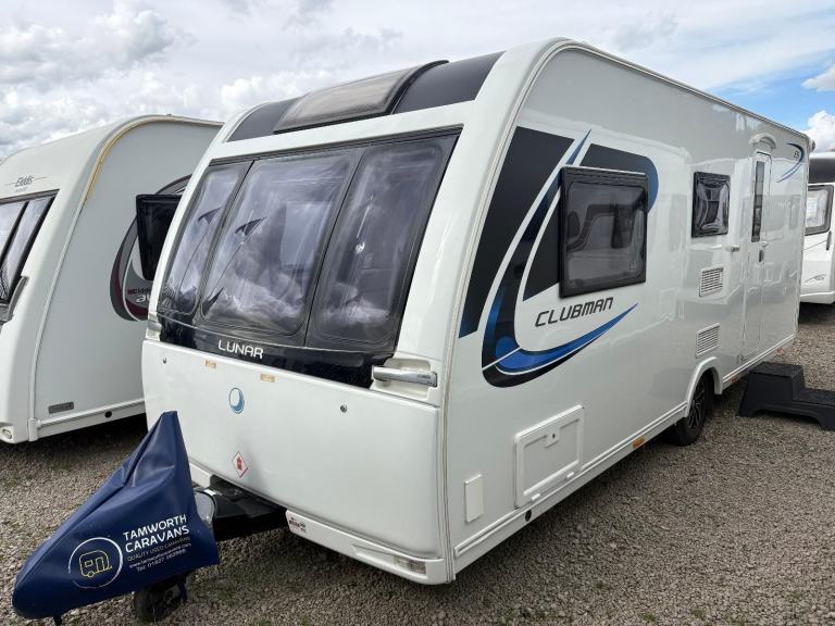 LUNAR CLUBMAN ES - 3 BERTH CARAVAN WITH END WASHROOM + MOTORMOVER
