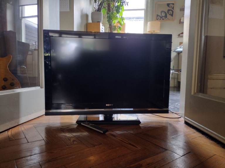 Sony Bravia KDL-37W5500 LCD Digital Colour TV