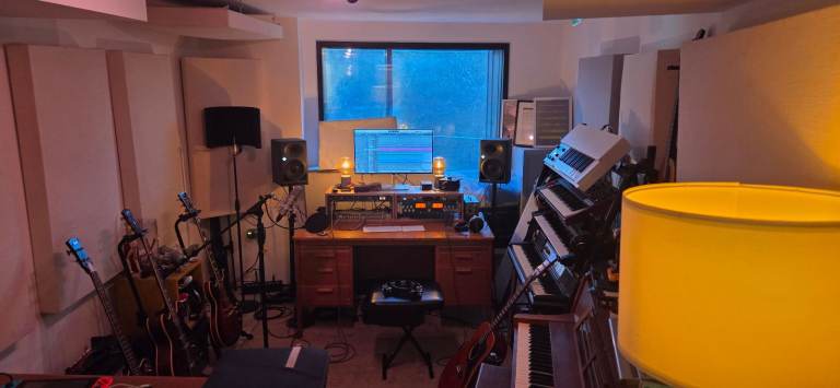 Bright Soundproof Music Recording / Production Studio In Clapton / Leyton E10 East London