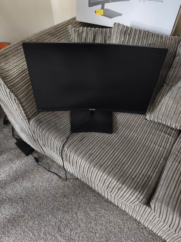 Philips 24" Curved Full HD Monitor with Built-in Speakers – Excellent Condition