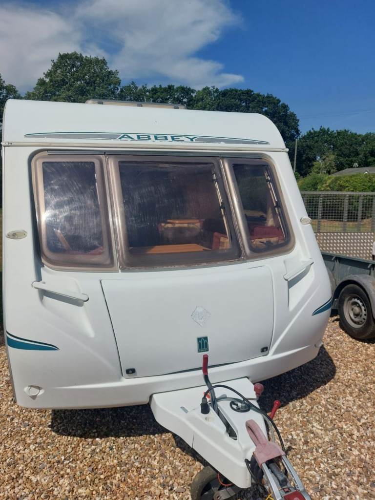 Abbey Vogue 215 GTS 2006. 2 berth caravan with end washroom.