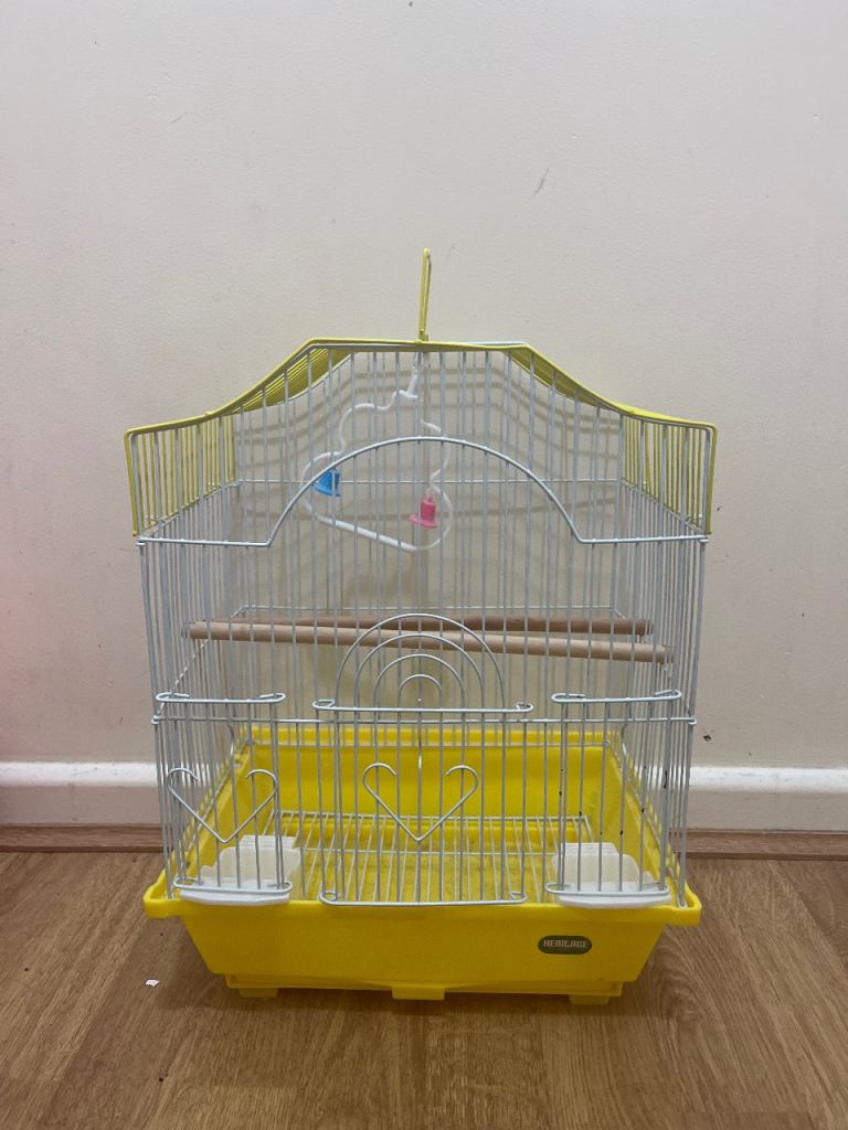 BIRD CAGE COMES WITH ACCESORIES