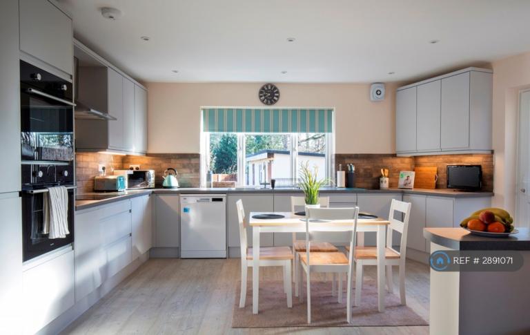 1 bedroom in Princess Road, Woking, GU22 (#2891071)
