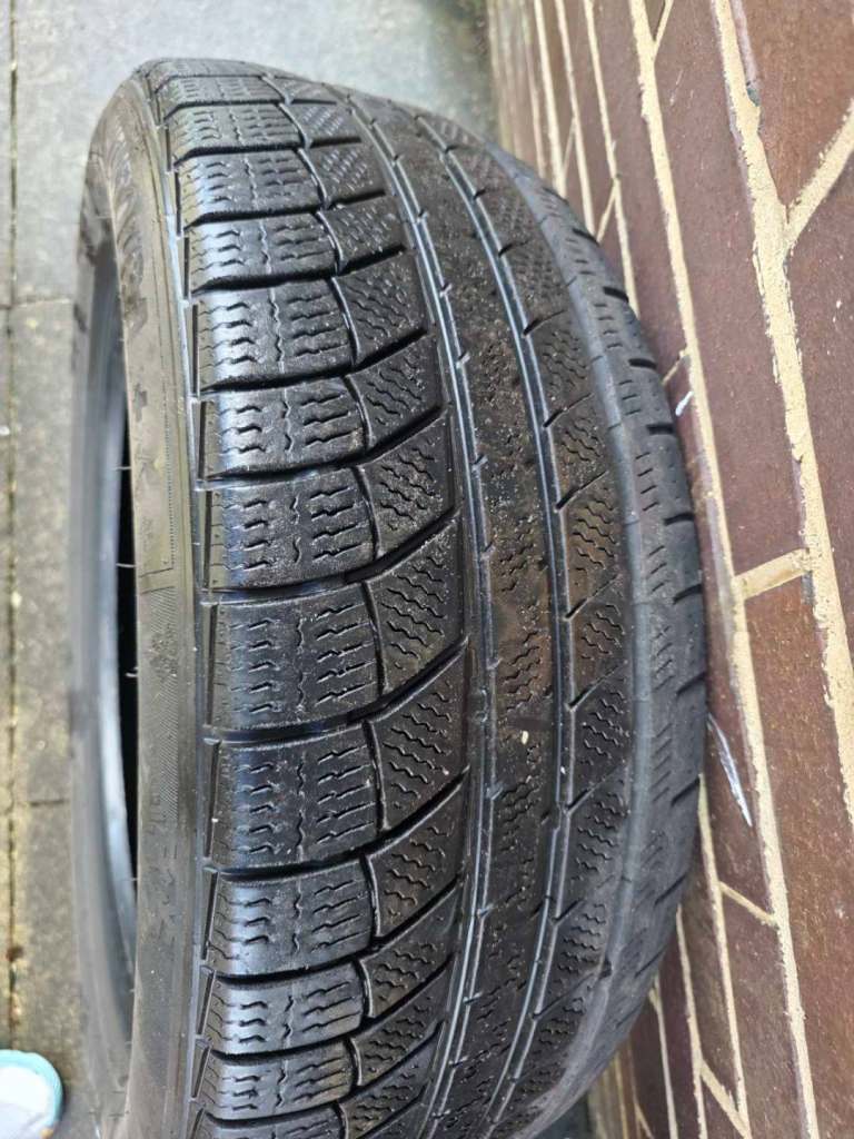 2 X snow tyres 