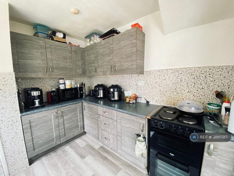 4 bedroom house in Rowe Gardens, Barking, IG11 (4 bed) (#2880217)