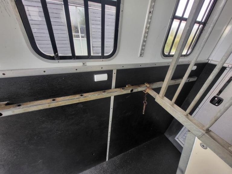 Isuzu NPR Horsebox Horse Box 2009 