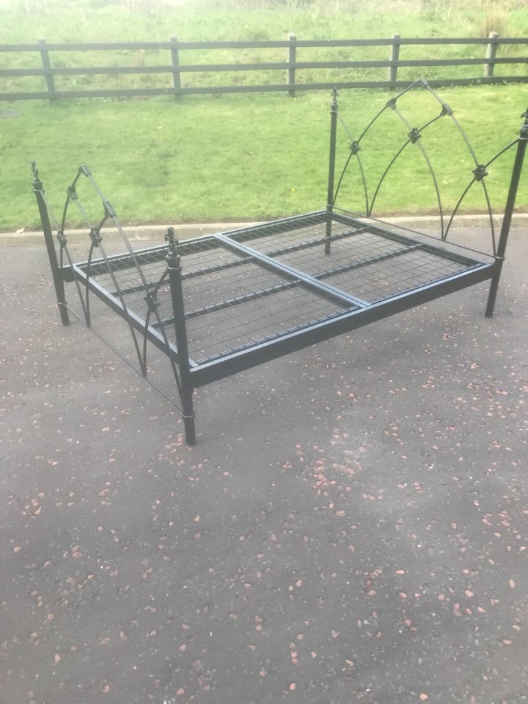 METAL BED FRAME £40