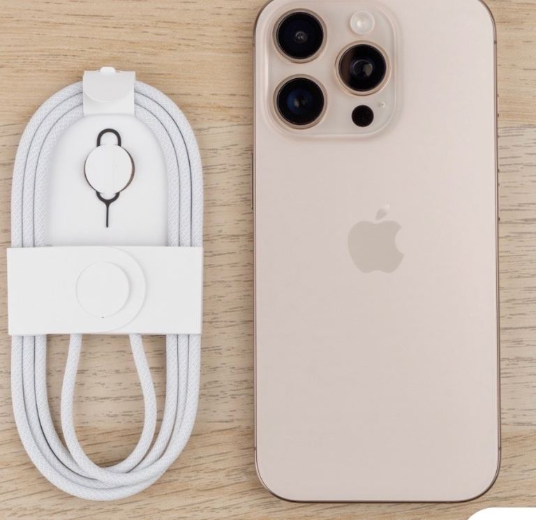 Unlocked iPhone 16 pro 256 Gb As NEW