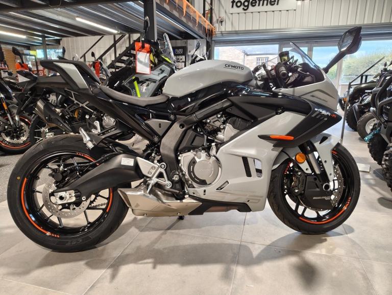 CF MOTO 675 SR-R