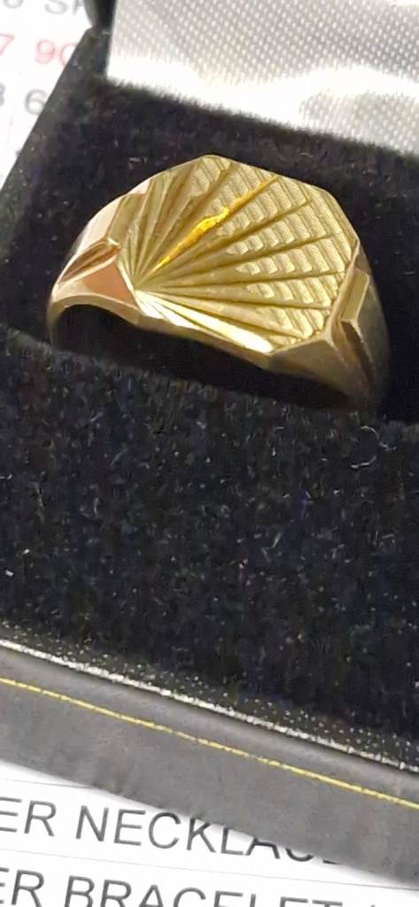 9ct carat gold signet ring 