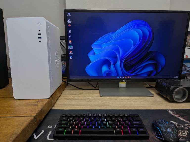 GAMING PC WHITE i3 9100f GTX 970 4GB 256GB SSD 750GB HDD 16GB RAM 24" MONITOR RGB COD GTA FORTNITE