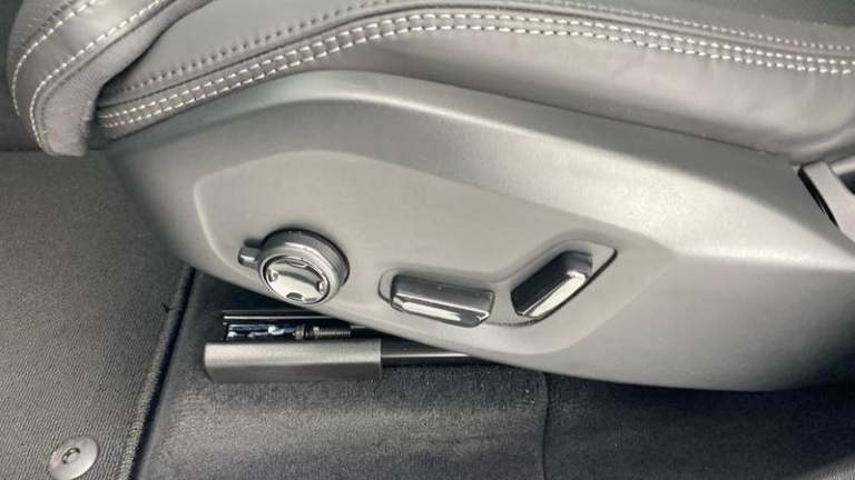 2025 Volvo XC60 Ultra T8 AWD Plug-in hybrid Electric/Petrol Bright Automatic SUV Hybrid Automatic