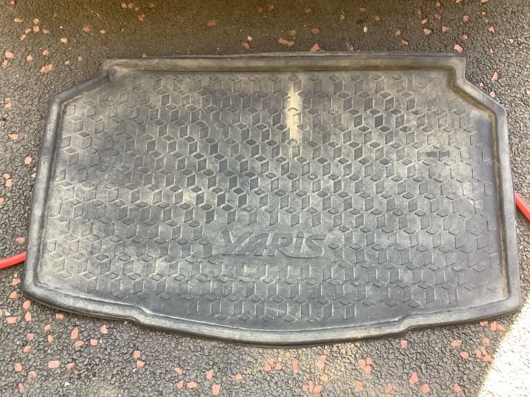 Toyota yarris boot liner