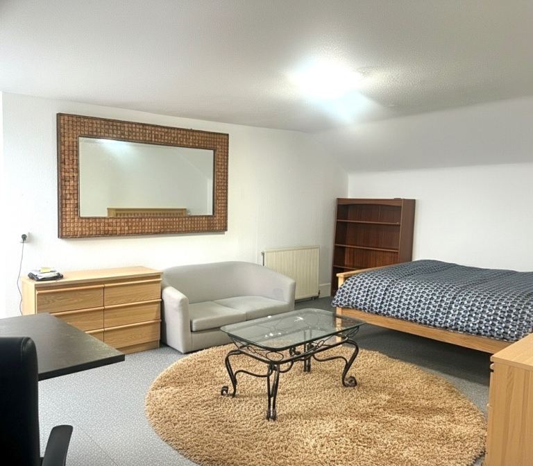 FABULOUS DOUBLE  ROOM - By JD GYMS BOURNEMOUTH £170P/W - £170 DEP 