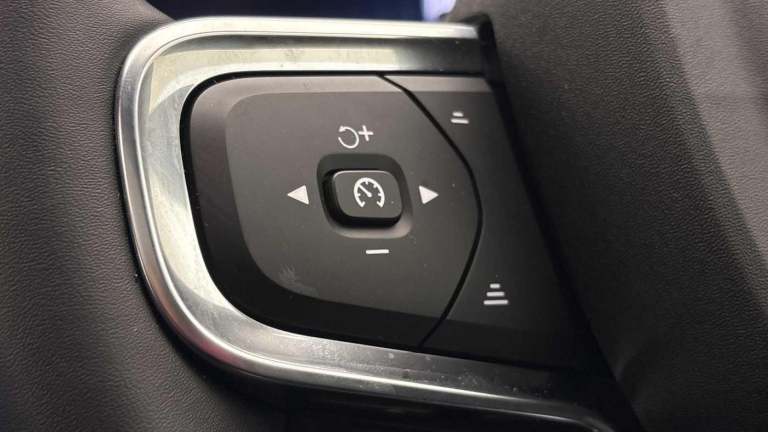 2025 Volvo EC40 Single Motor Extended Range 78kWh Plus SUV 5dr Electric Auto (252 ps) ESTATE Elec...