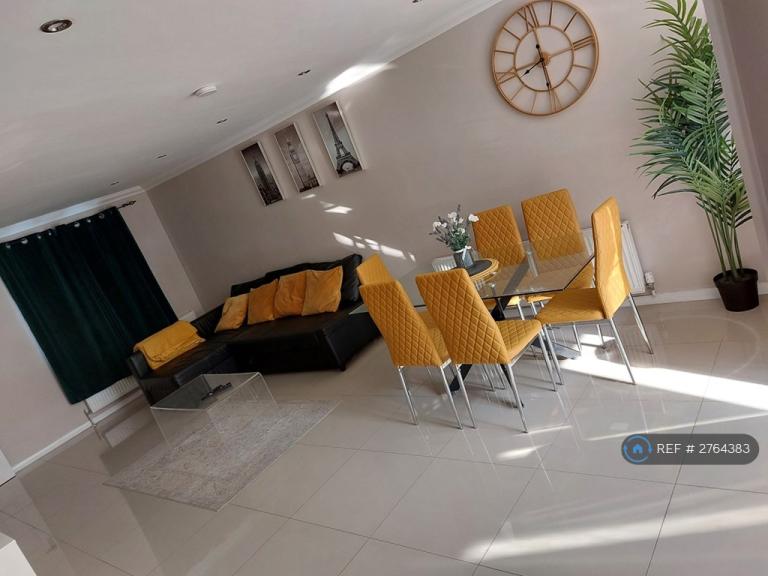 3 bedroom house in Battersea, London, SW11 (3 bed) (#2764383)