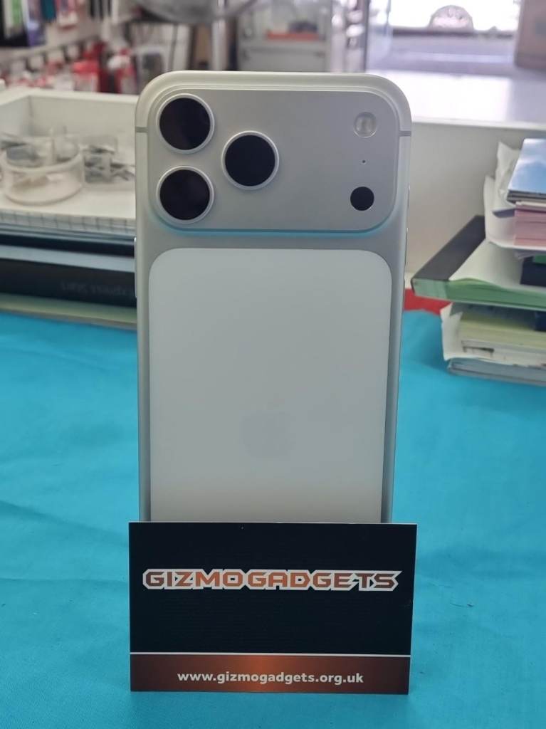 APPLE iPHONE 17 PRO MAX 256GB- SILVER - UNLOCKED-(EXCELLENT CONDITION) BH100% +APPLE WARRANTY
