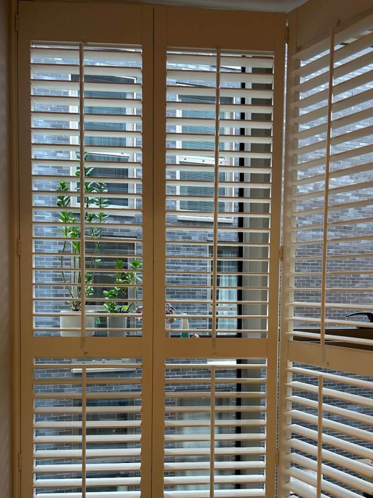 Bay Window Shutters – Excellent Condition – 6 Panels