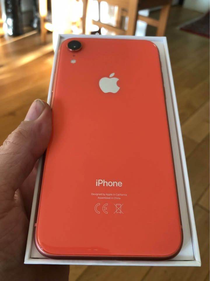 iPhone XR unlocked 64gb in box 