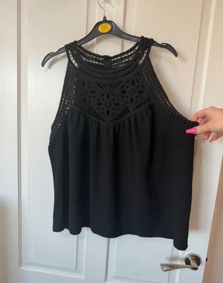Black top size 18