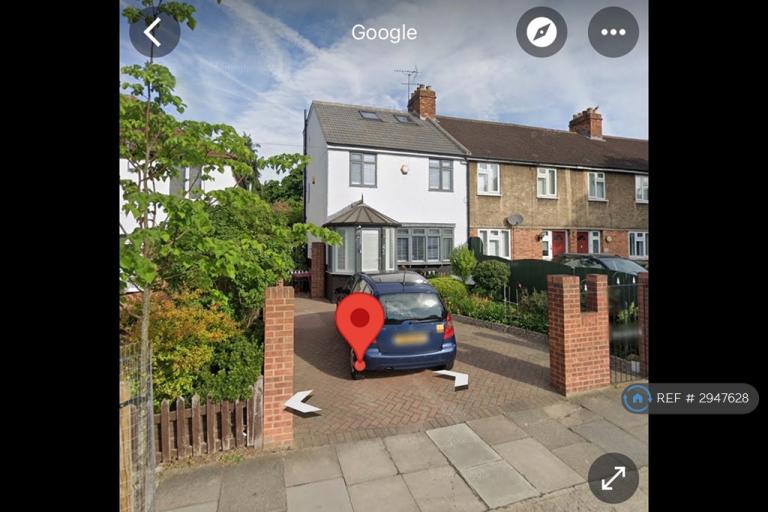 3 bedroom house in Charlton Park Lane, London, SE7 (3 bed) (#2947628)