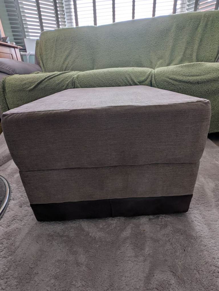 Storage pouffe